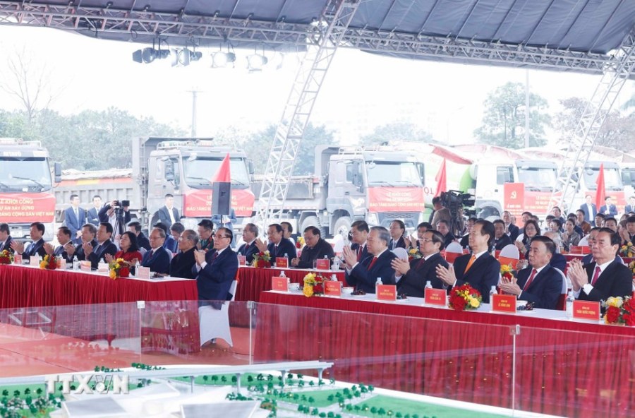Tổng Bí thư Tô Lâm, Thủ tướng Chính phủ Phạm Minh Chính và các đồng chí lãnh đạo, nguyên lãnh đạo Đảng, Nhà nước dự lễ khởi công dự án xây dựng Bảo tàng Đảng Cộng sản Việt Nam. Ảnh: TTXVN  