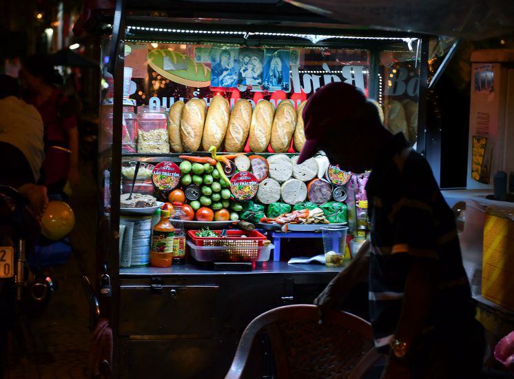 Bánh mì vỉa hè.