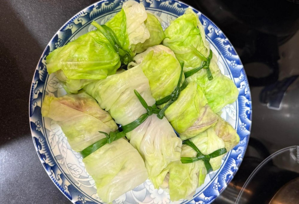 Le chou enroulé en viande est facile à faire et délicieux à manger. Photo: Như Yến