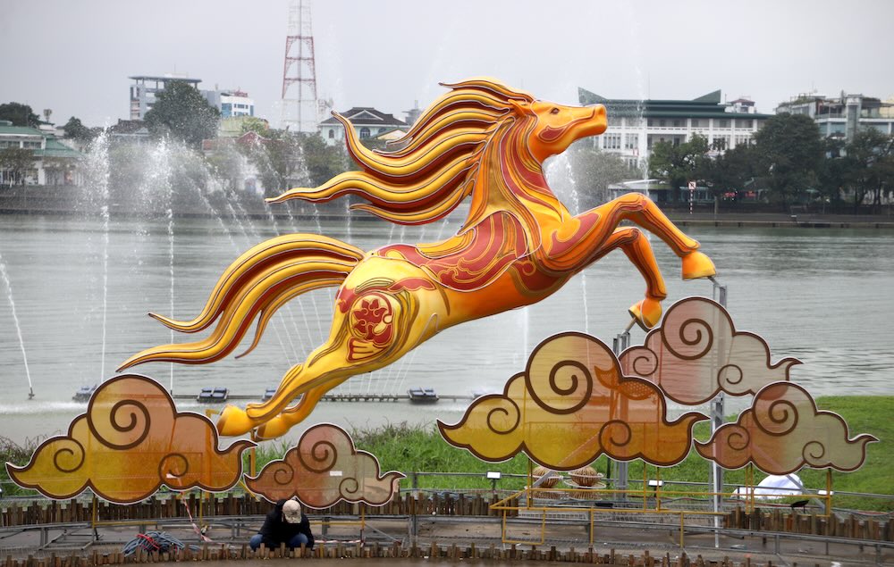 La "belleza" de las primeras mascotas de caballos que aparecieron en la ciudad de Hue. Foto: Nguyen Luan
