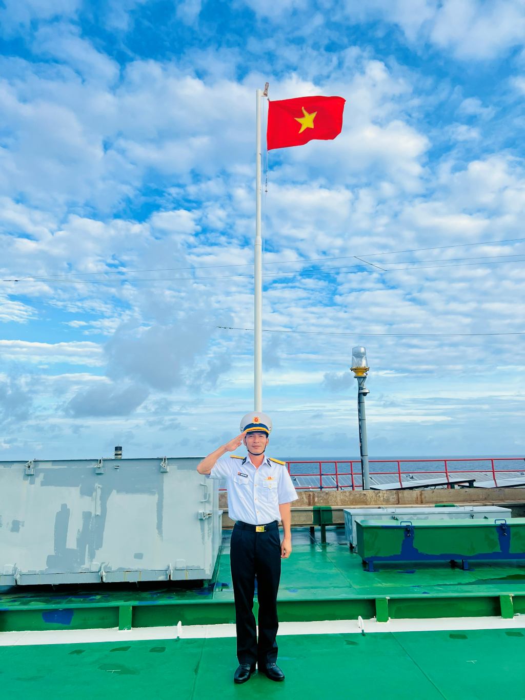 Trung tá Trần Văn Đông, Bí thư Chi bộ Nhà giàn DK1/7 (Vùng 2 Hải quân). Ảnh: Văn Đường