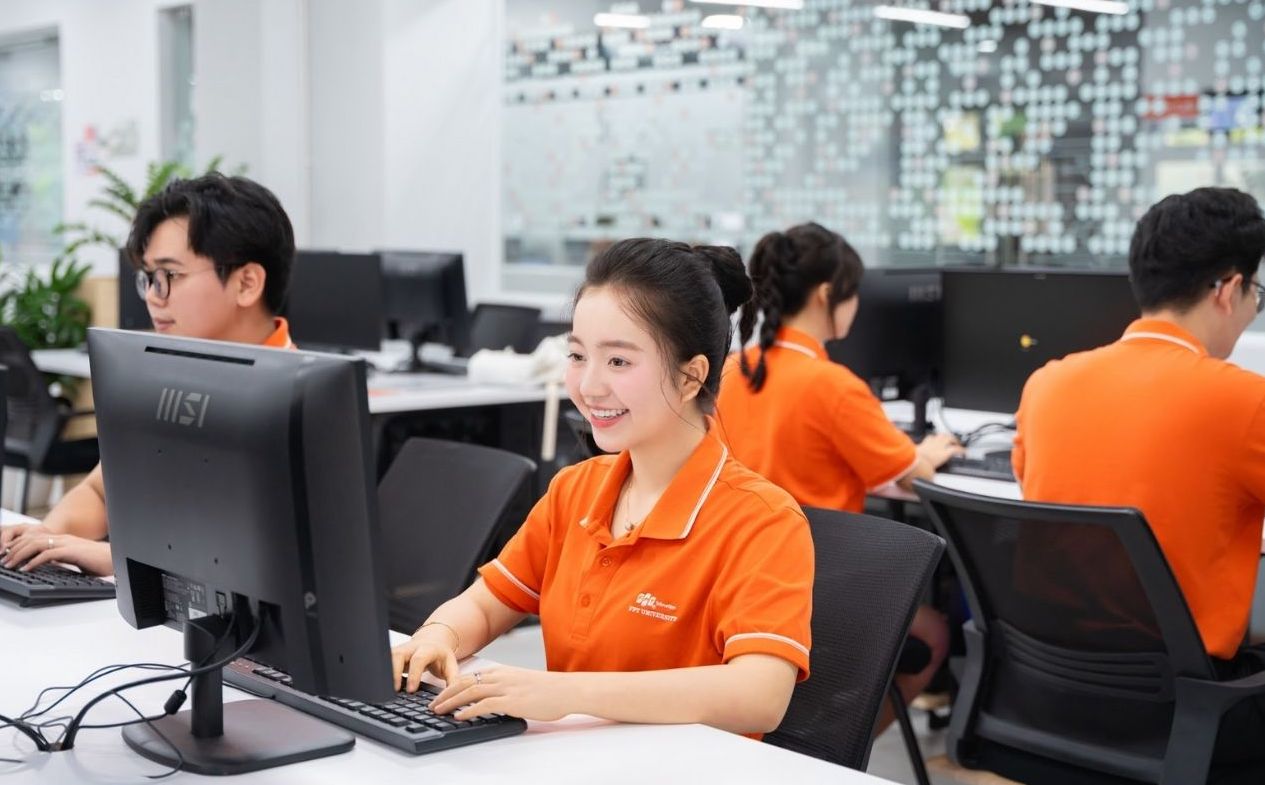 Học bổng Nguyễn Văn Đạo được thiết kế như một chương trình đầu tư toàn diện vào con người. Ảnh: Trường Đại học FPT