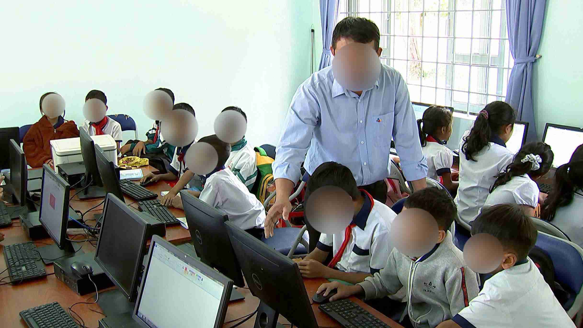 Dak Lak province has many contract employees in public schools (under commune and ward People's Committees) who have not been considered for civil servant status even though they have worked for decades. Photo: Bao Trung