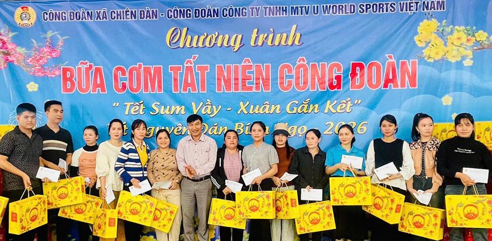 Chien Dan Commune Trade Union, Da Nang organizes "Trade Union Year-end Meal", giving Tet gifts to union members and workers. Photo: Da Nang Trade Union.