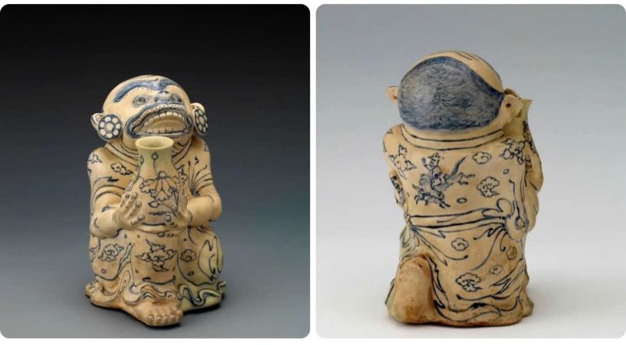 Tượng Thần khỉ Hanuman, gốm hoa lam, phía sau lưng tượng có họa tiết ông quan cưỡi ngựa du xuân, thời Lê sơ, thế kỷ XV, kích cỡ 26x15cm.  Ảnh: Nguyễn Văn Dòng cung cấp