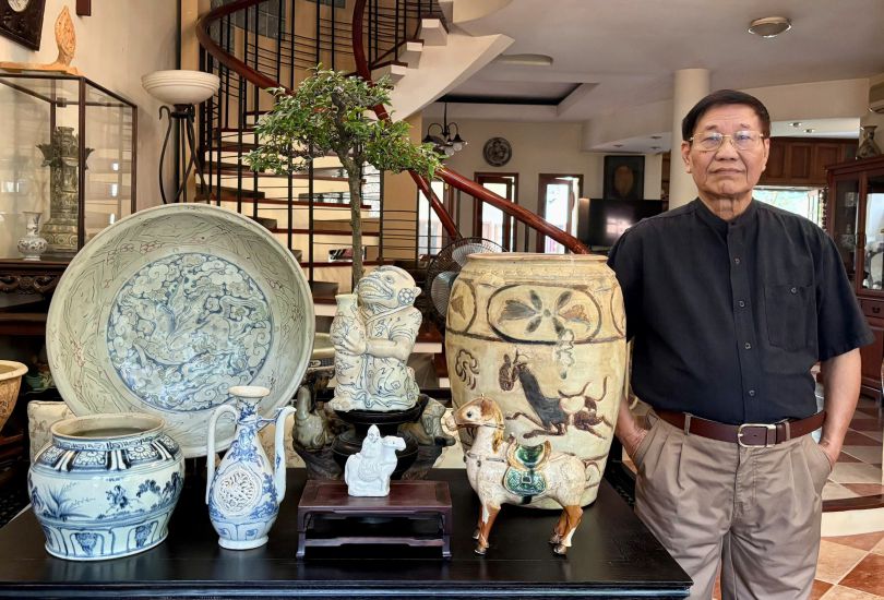 Collector Nguyen Dong and rare ancient Vietnamese ceramic artifacts with horse images. Photo: Nguyen Van Dong provided