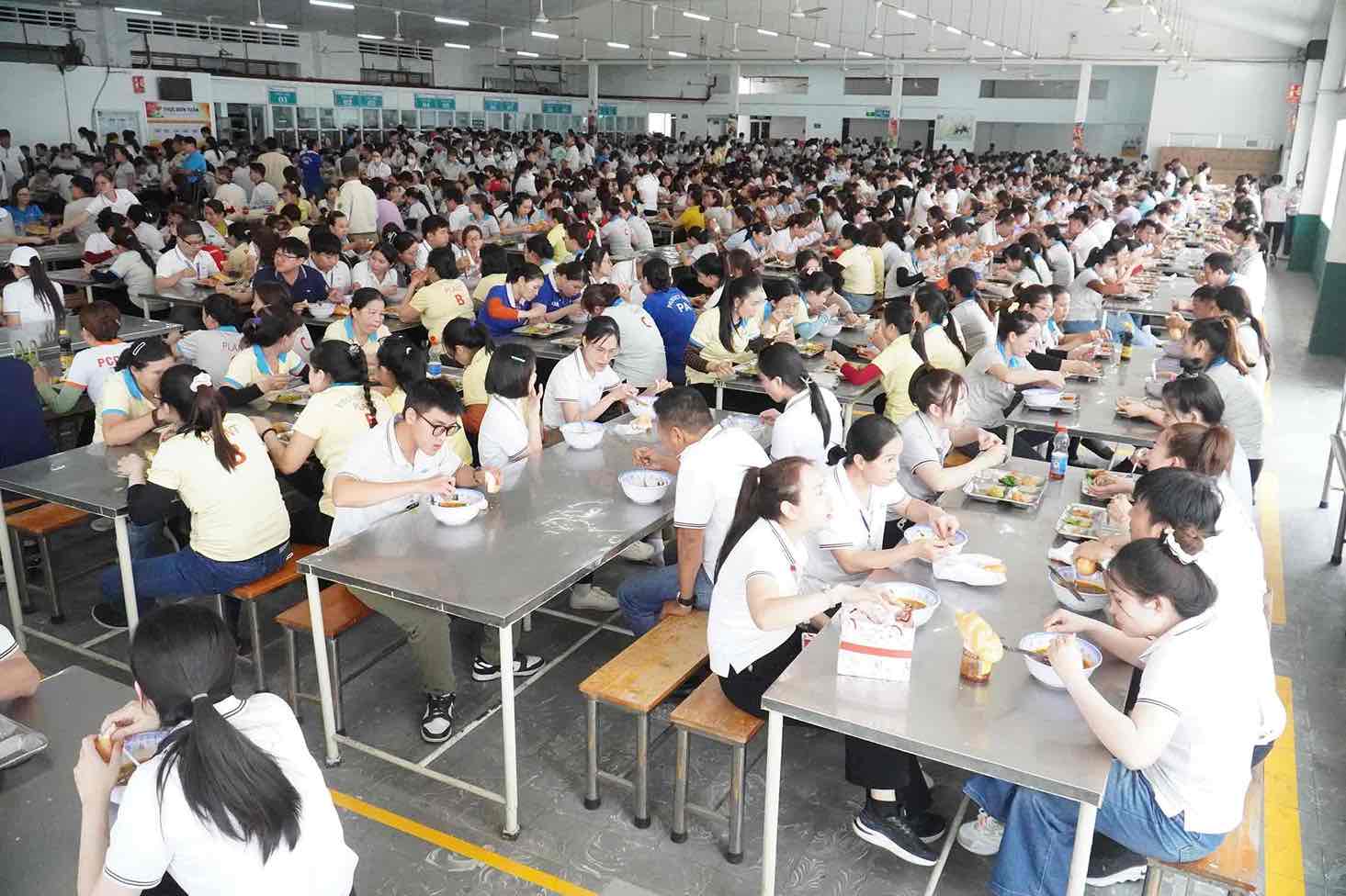 Bữa cơm tất niên công đoàn Công ty CP TKG Taekwang Vina. Ảnh: HAC