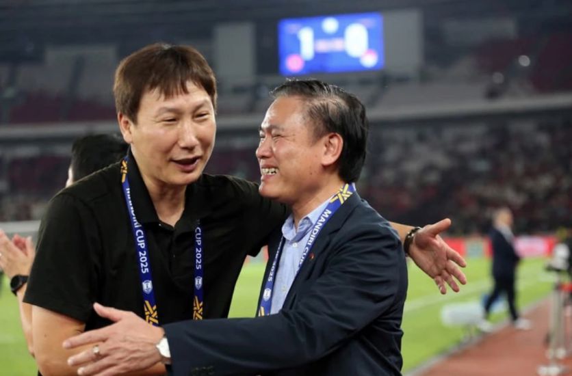 VFF Vice President Tran Anh Tu accompanies the Vietnamese National Team at the ASEAN Cup. Photo: VFF