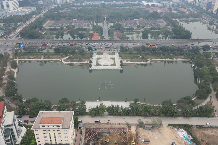 Mai Dich regulating lake park is being renovated after many years of degradation