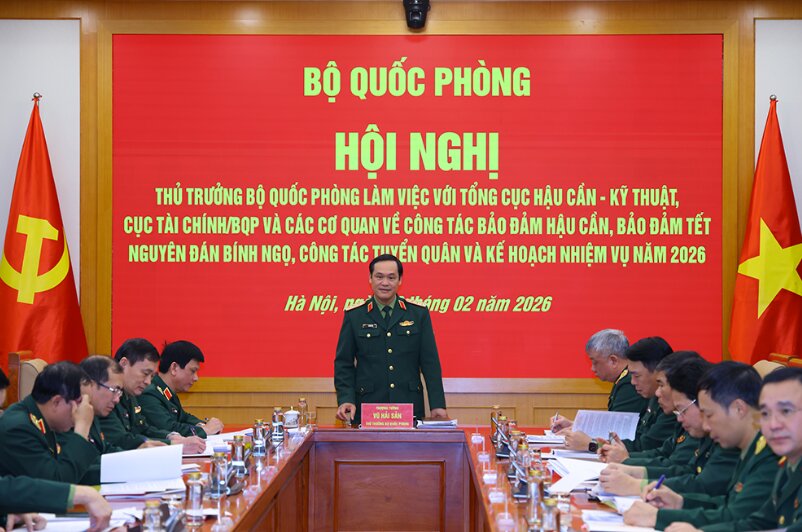 Senior Lieutenant General Vu Hai San - Deputy Minister of National Defense chaired a working conference on logistics assurance, Tet Nguyen Dan Binh Ngo assurance, military recruitment and task plan for 2026. Photo: Ministry of National Defense