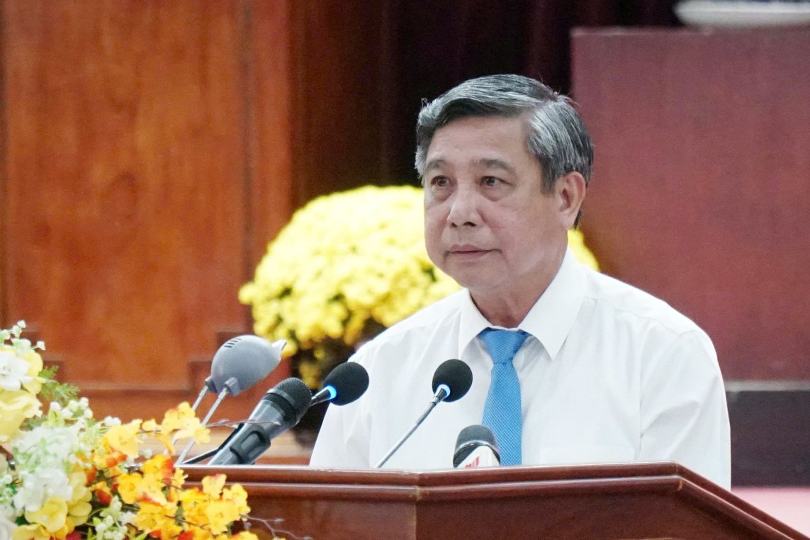 Ông Đồng Văn Thanh - Phó Bí thư Thường trực Thành ủy, Chủ tịch HĐND thành phố Cần Thơ phát biểu thông báo nhanh kết quả Đại hội đại biểu toàn quốc lần thứ XIV của Đảng. Ảnh: Tạ Quang