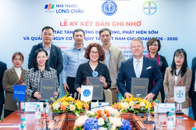 Representatives of the signed parties become strategic partners of the Ministry of Health. Photo: DVCC