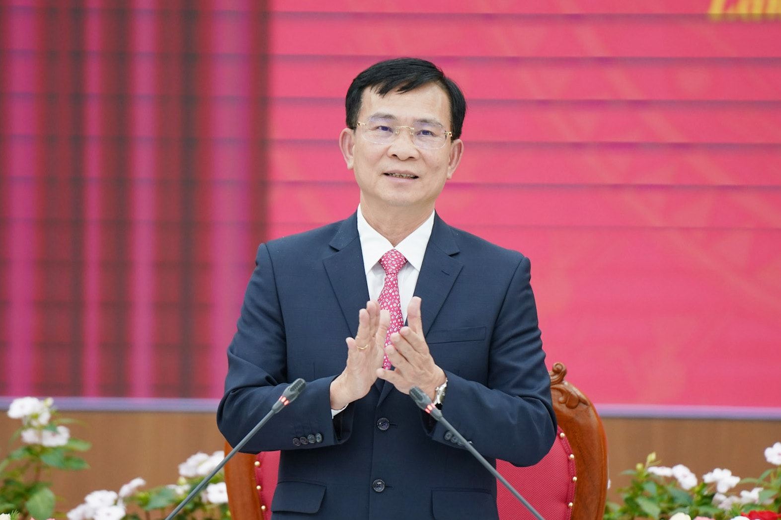 Chủ tịch UBND tỉnh Lâm Đồng Hồ Văn Mười phát biểu tại hội nghị. Ảnh: Nguyễn Lương 