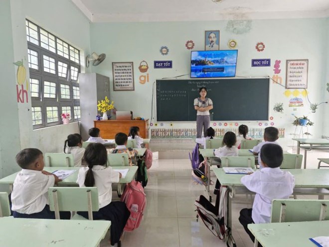 Khánh Hòa chi trả tiền thưởng cho giáo viên, nhân viên hợp đồng trước Tết