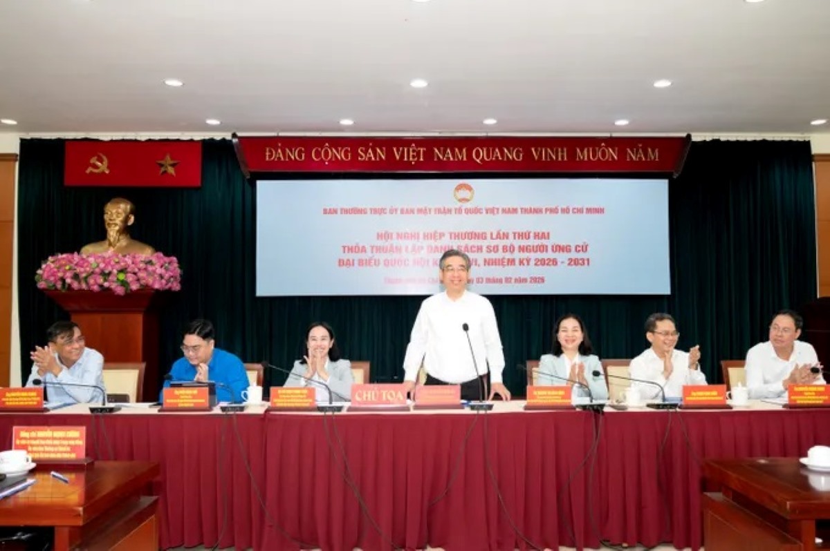 Deputy Secretary of the City Party Committee, Chairman of the Vietnam Fatherland Front Committee of Ho Chi Minh City Nguyen Phuoc Loc spoke at the conference. Photo: Minh Dung