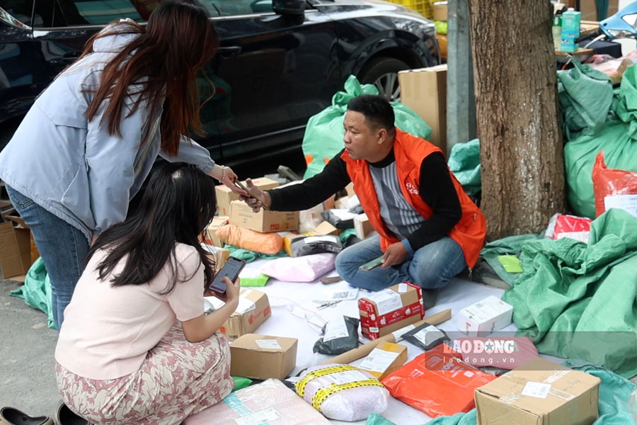 Los repartidores están ocupados en temporada alta, los pedidos aumentan bruscamente antes del Año Nuevo