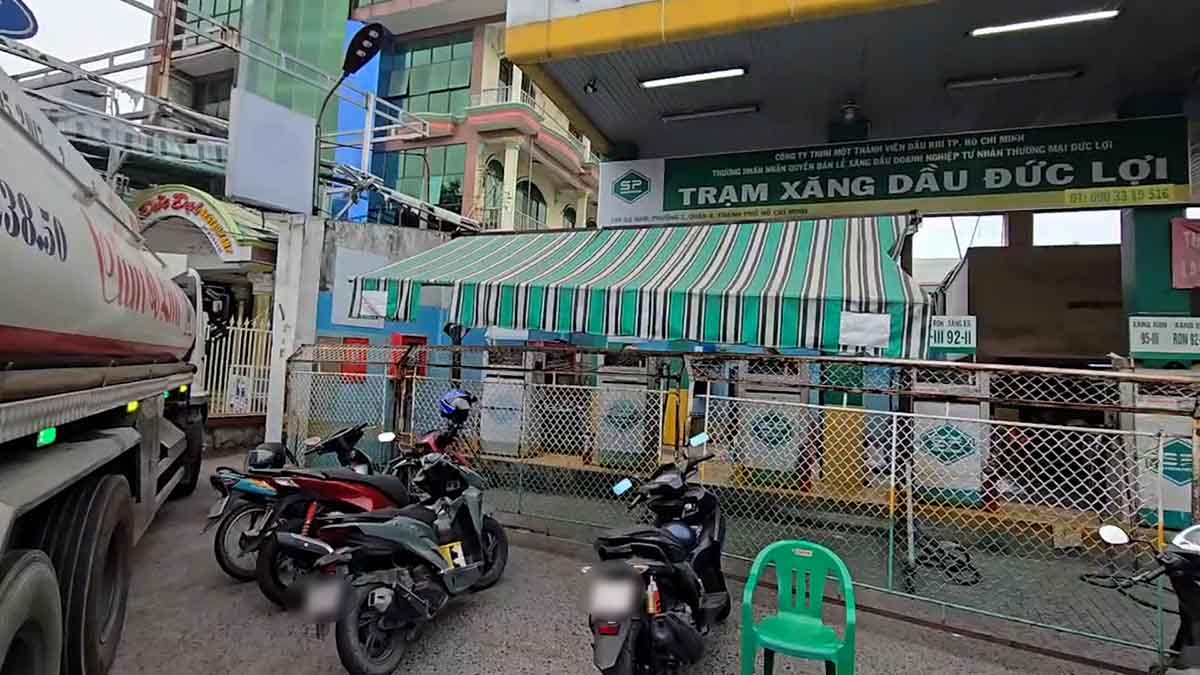 Cracking down on a large-scale fake A95 gasoline production and trading ring. Photo: CACC