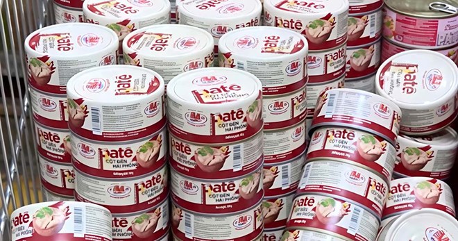 Cerca de 14,000 productos de paté de poste de luz de Đồ hộp Hạ Long están contaminados con peste porcina. Foto: Băng Tâm