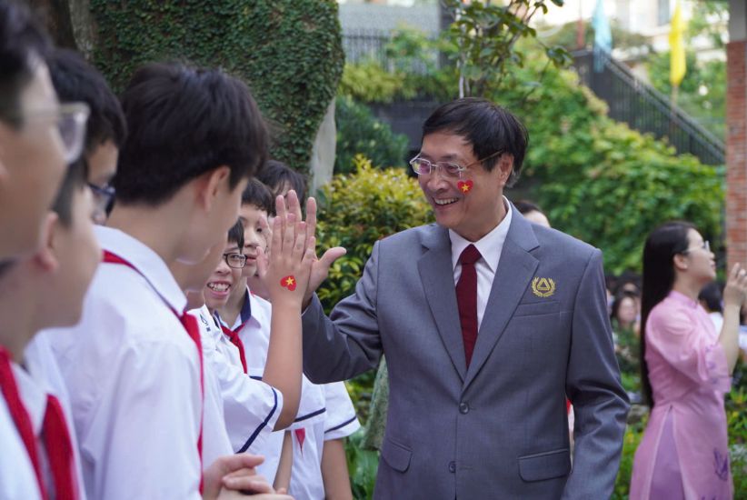 Mr. Nguyen Quoc Binh - Principal of Luong The Vinh Secondary & High School (Tan Trieu campus, Hanoi) supports the new points in the Draft University Enrollment Regulations for 2026. Photo: Anh Duc