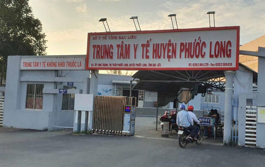 Phuoc Long District Health Center (old), now Phuoc Long Regional Health Center, has repeatedly owed salaries to medical staff. Photo: Nhat Ho
