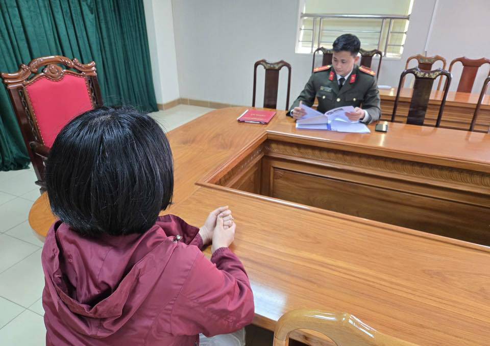 Người phụ nữ này bị xử phạt 7,5 triệu đồng về hành vi đăng tải thông tin sai sự thật. Ảnh: Công an Hà Tĩnh