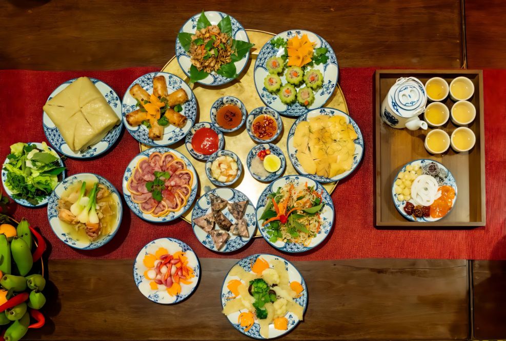 Reunion Tet feast - the quintessence of Vietnamese cuisine. Photo: Ky Lam