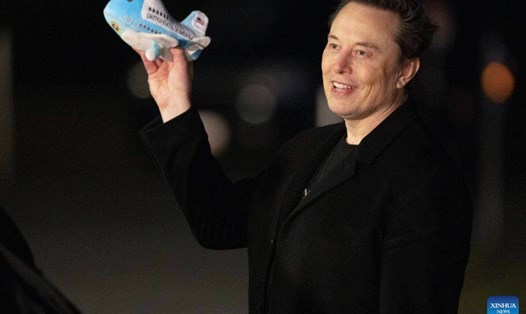 Elon Musk cแบฃnh bรกo Mแปน 1.000% phรก sแบฃn