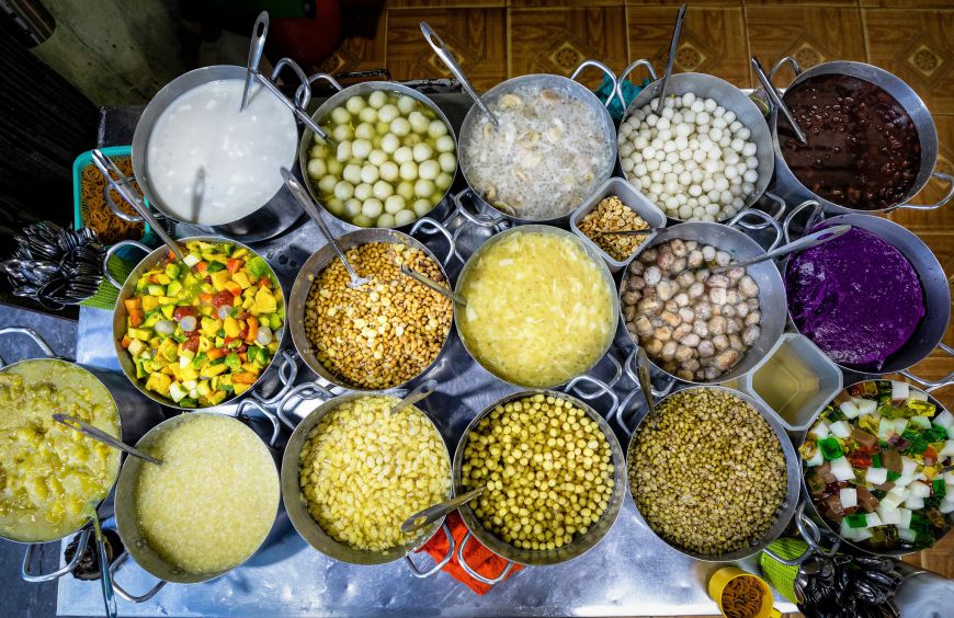 Các món chè đặc sắc của Huế. Ảnh: Nguyễn Phong