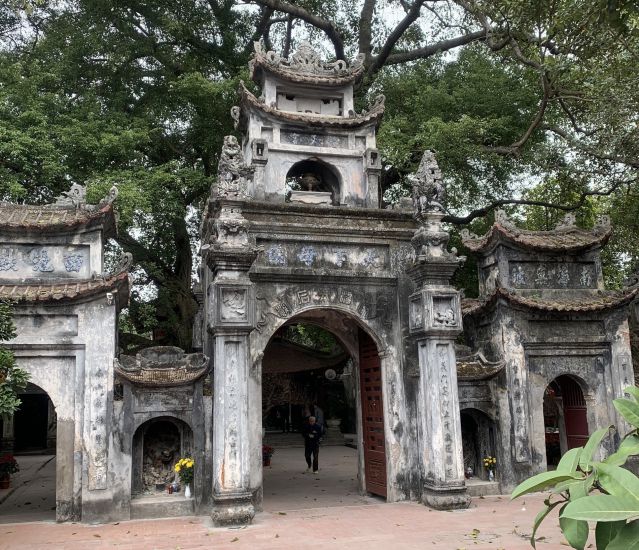 포히엔 모신 사원은 포히엔 특별 국립 유적지의 대표적인 유적지 중 하나입니다. 사진: 마이흐엉