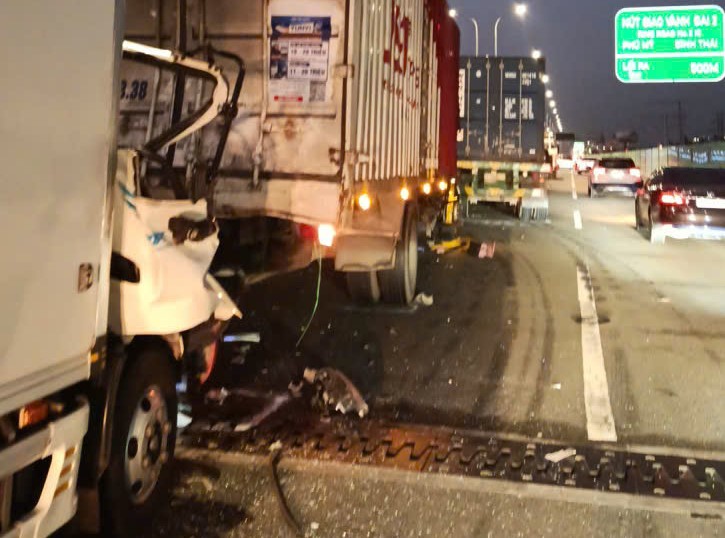 Hiện trường vụ tai nạn liên hoàn trên cao tốc 