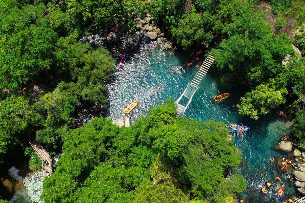 Điểm du lịch sinh thái Suối Nước Moọc nhìn từ trên cao. Ảnh: Oxalis