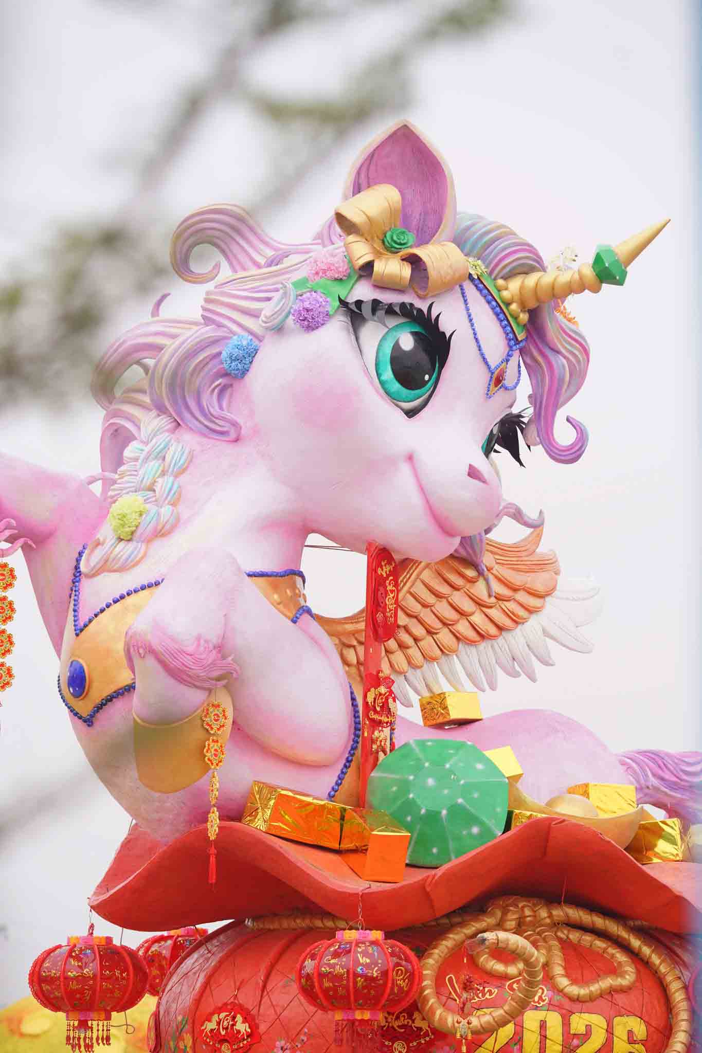 Chiếc sừng độc đáo trên trán linh vật.