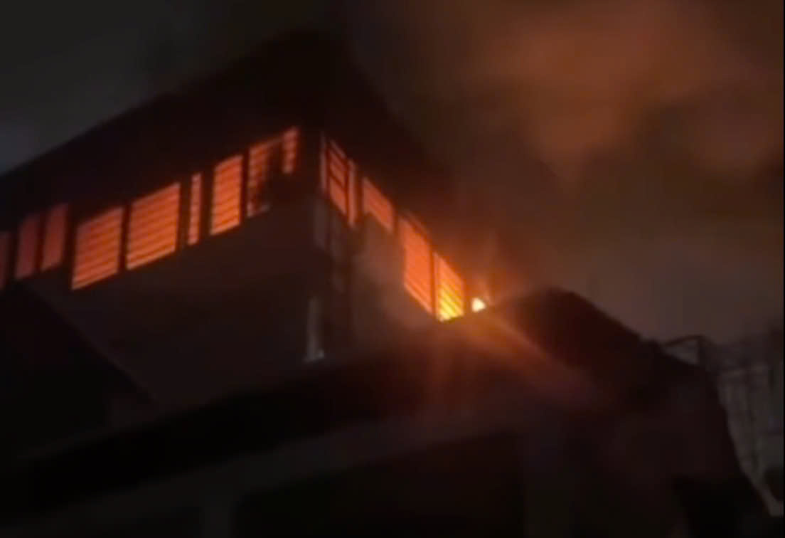 Escena del incendio de una casa de alquiler en el barrio de Khuong Dinh (Hanoi). Foto: Proporcionada por los residentes
