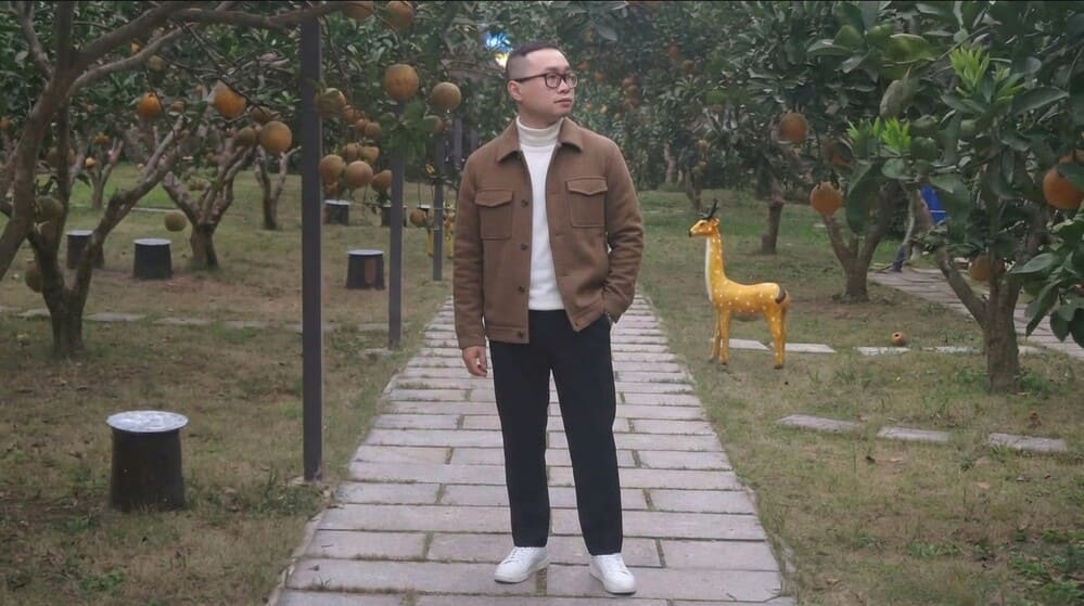 La forma sencilla de combinar la ropa ayudará a los chicos a ser elegantes cuando viajen en primavera durante el Tet. Foto: Tuan Dat