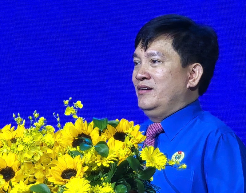 Vice President of the Vietnam General Confederation of Labor Nguyen Xuan Hung proposed that the Ho Chi Minh City trade union organization continue to innovate and promote the application of science and technology, and digital transformation in trade union activities. Photo: Nam Duong