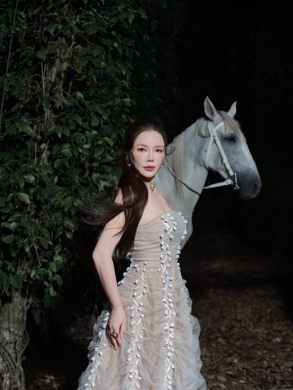 Sau nhiều năm hoạt động song song ở lĩnh vực nghệ thuật và kinh doanh, cô cho biết mình đang bước vào giai đoạn chọn lọc hơn trong các dự án. 