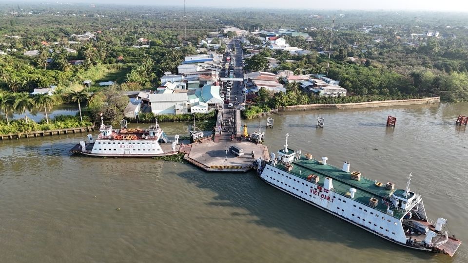 Dinh Khao ferry proactively increases trips, mobilizes many ferries, regulates flexibly, and limits traffic congestion during Tet. Photo: Hoang Loc