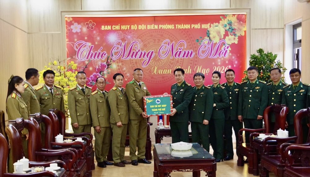 Hue City Border Guard and Salavan Police strengthen coordination, strengthen friendship. Photo: Vo Tien