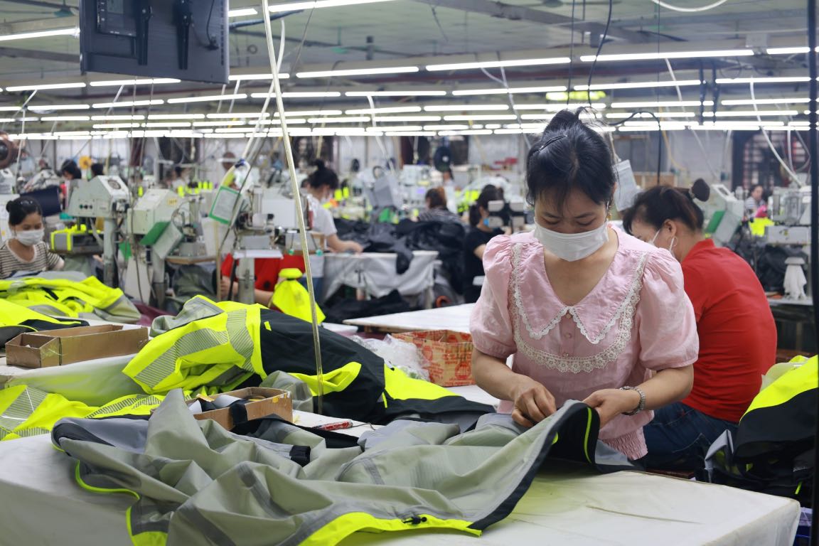 Les cas de prolongation obligatoire du contrat de travail sont prévus dans le Code du travail de 2019. Photo: Quế Chi