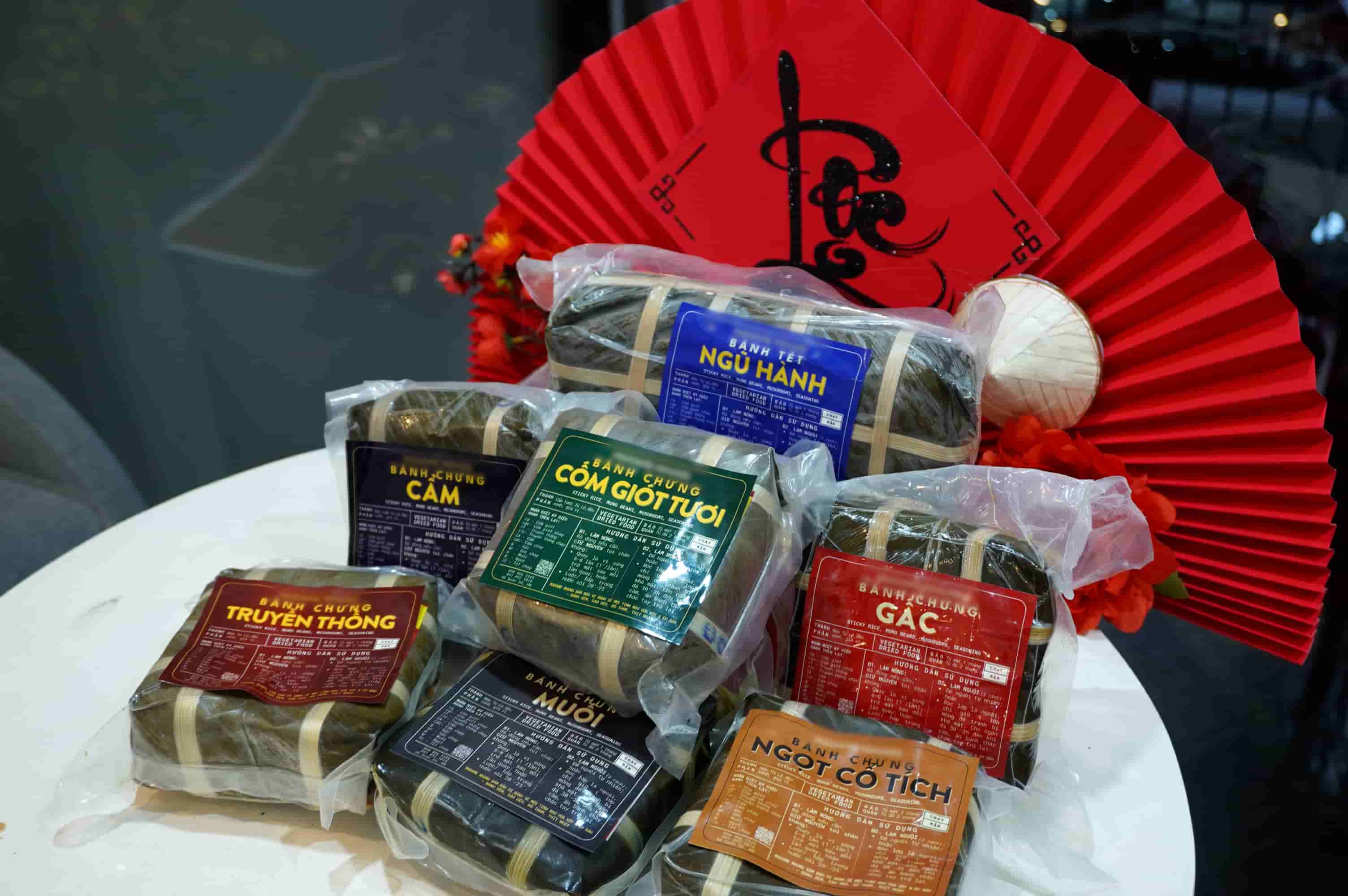 Set bánh chưng đa sắc là sự giao thoa tinh tế giữa phong vị cổ truyền và nhịp sống hiện đại. Ảnh: Huyền Anh