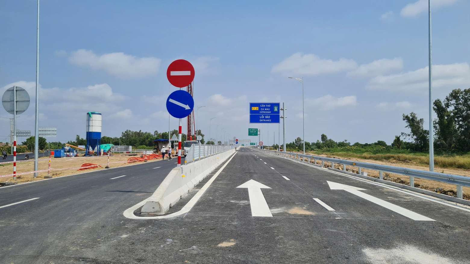 Điểm cuối cao tốc Cần Thơ - Cà Mau tại xã Hồ Thị Kỷ, tỉnh Cà Mau. Ảnh: Nhật Hồ.