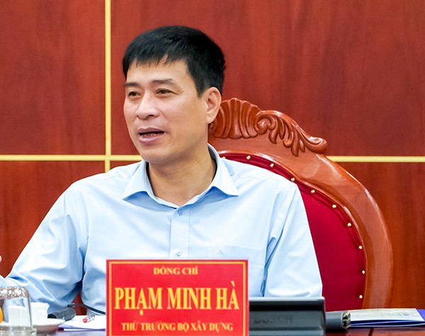 Thứ trưởng Bộ Xây dựng Phạm Minh Hà làm việc tại Cà Mau liên quan đến các dự án đường bộ, đường cao tốc. Ảnh: Nhật Hồ.