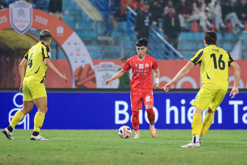 Đội chủ nhà chiếm thế chủ động. Ảnh: Minh Dân