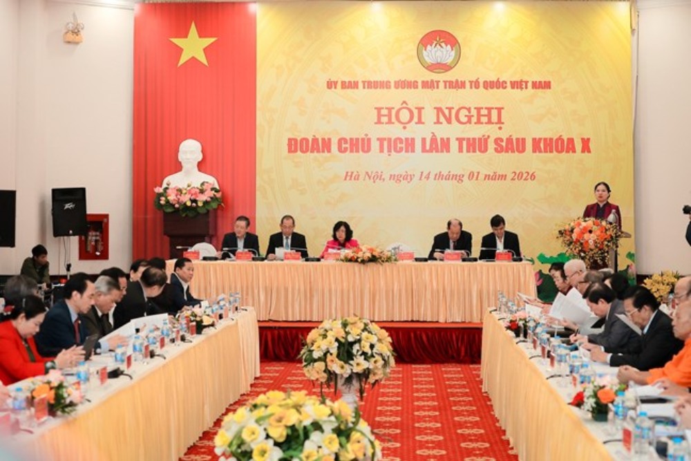 Desarrollar un equipo de cuadros del Frente fuerte, que cumpla con los requisitos en la nueva situación. En la foto, la 6a conferencia del Presidium del Comité Central del Frente de la Patria de Vietnam, X mandato. Foto: Quang Vinh