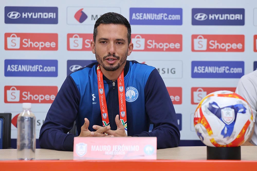Coach Mauro Jeronimo of Nam Dinh club. Photo: Nam Dinh Club