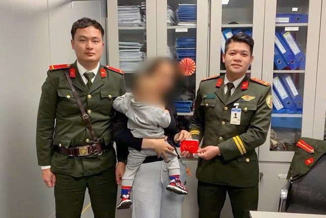 Trao trả tài sản cho người dân và du khách đánh rơi ở Huế