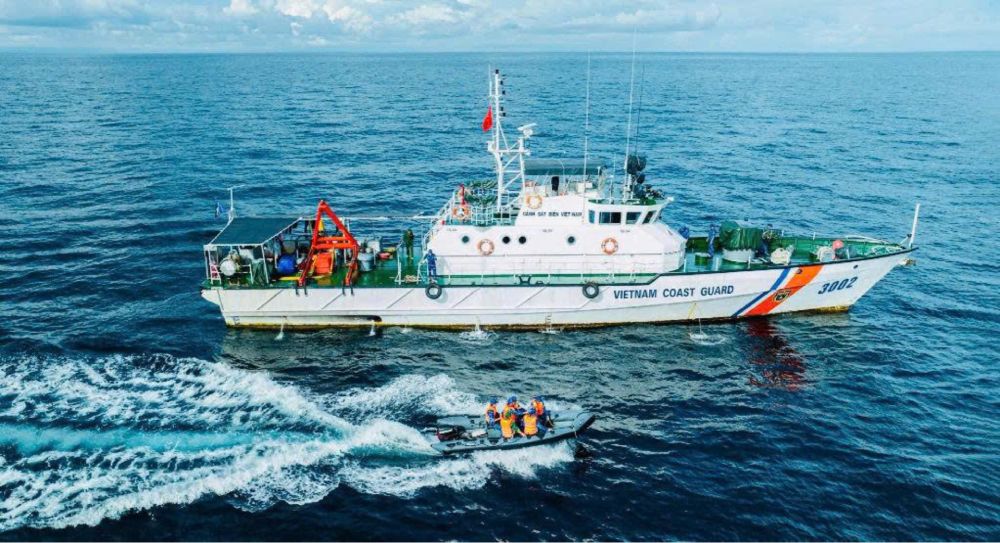 Coast Guard ship 3002, Flotilla 421, Naval Flotilla 42, Coast Guard Region 4 Command performs missions at sea. Photo: Coast Guard Region 4 Command