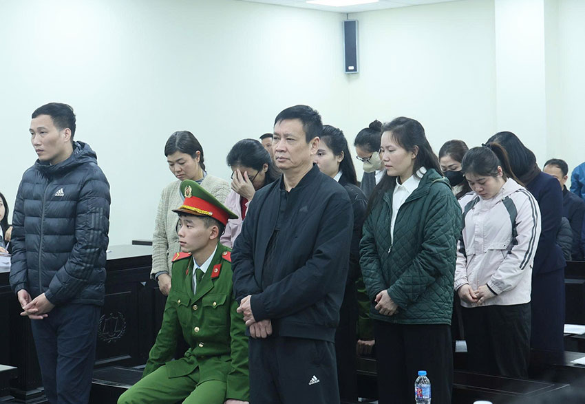 Các bị cáo trong vụ án buôn lậu hơn nửa tấn vàng. Ảnh: Quang Việt