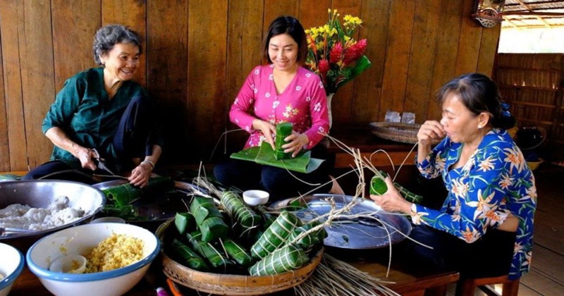 How To Make Rice Explode Coming to Con Son to cook banh tet, listening to Tet rice flakes explode