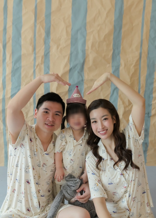 Gia đình Hoa hậu Đỗ Mỹ Linh, Đỗ Vinh Quang đón sinh nhật ấm áp. Ảnh: Chụp từ trang cá nhân